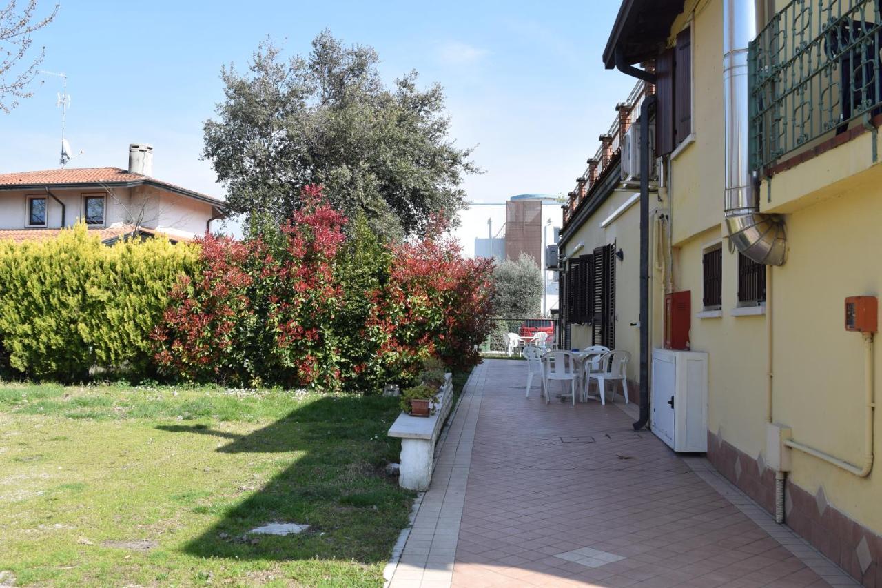 Albergo Trattoria Fioravante Peschiera del Garda Luaran gambar